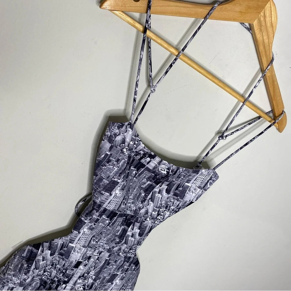 Tiger Mist Black White Building Skyline Keeli Bodycon Lace Back Dress Size XS - Picture 3 of 12